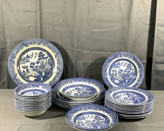 Lot 538: Churchill Blue Willow Dinnerware