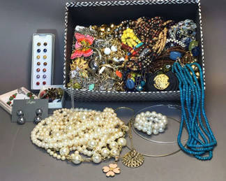 Lot 507: Vintage Costume Jewelry