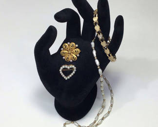 Lot 470: 14K, Diamonds & Pearls Jewelry (8+ dwt)