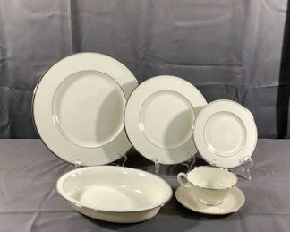 Lot 540: Vintage Lenox Montclair Dinnerware / Service 12