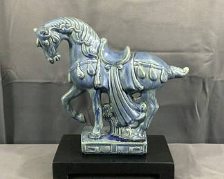 Lot 569: Tang Dynasty-Inspired Kakiemon Style Horse Figurine