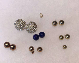 Lot 492: 14K Gold Stud Earrings