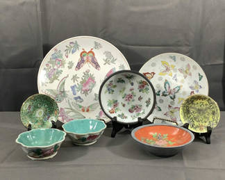 Lot 572: Chinese Export Plates & Bowls