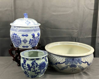 Lot 579: Blue & White Ceramic Planters And Jar