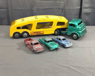 Lot 612: 1950s Structo Toys Auto Trampsort