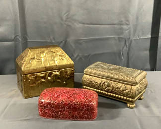 Lot 552: Decorative Boxes