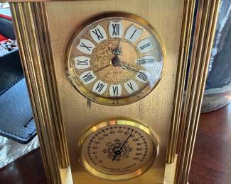 Mantel clock