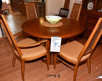 040Dining Room