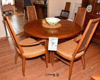 086Dining Room