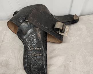 LEATHER VINTAGE HOLSTER