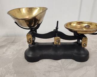BEAUTIFUL ANTIQUE BRASS AND CAST IRON SCALE