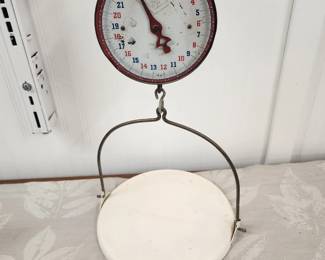 VINTAGE HANGING SCALE