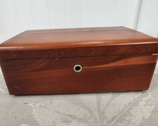 SMALL LANE CEDAR BOX