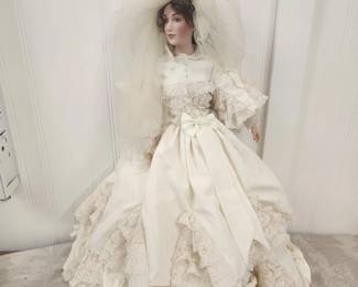 FRANKLIN MINT HEIRLOOM DOLL