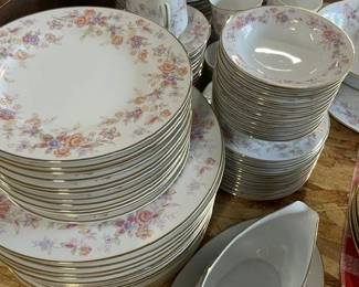 4 crowns china