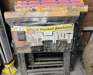 Portable saw horses
