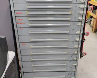 Tool cabinet