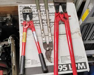 Bolt cutters