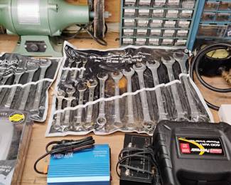Buffing wheel wrench sets