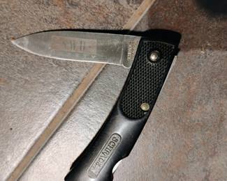 Schrade knife