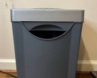 Staples 6 Sheet Cross Cut Paper Shredder