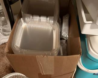 Plastic plates with covers