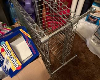 Metal basket on side, plastic cutlery