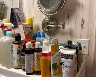 Mirror & more bathroom items