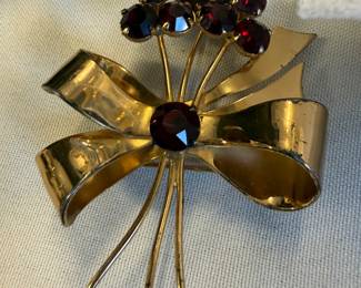 Sterling bow brooch ca 1960 with garnet-colored stones
