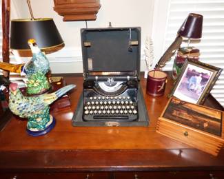 ANTIQUE UNDERWOOD TYPEWRITER, ETC