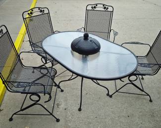 5 pcs. mesh metal patio set w/ umbrella and base