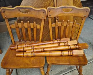 Kitchen table and chairs w/2 leaves 