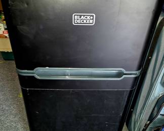 Dorm size Black and Decker refrigerator/freezer