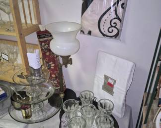 Much lighting and lamps.