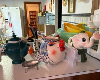 Vintage tea pots