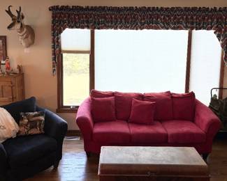 Benchcraft by Ashley Sofa / Couch, Chair & Loveseat 