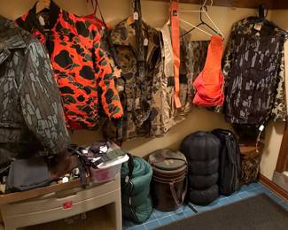 Cabela’s Hunting Gear / Camo / Jackets / Sleeping Bag / Accessories 