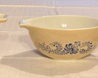 Vintage Pyrex Homestead Cinderella Mixing Bowls (set of 3)