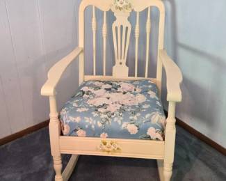 87 VintageFloralRockingChairCreamFinishwithBlueRoseCushion