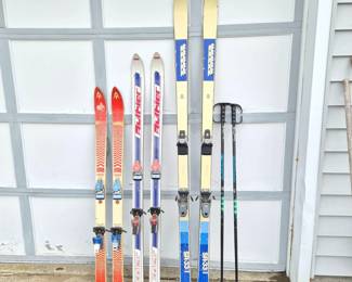 177 VintageDownhillSkisK2TigerPoles
