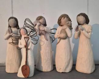 166 WillowTreeFigurineCollectionwithDecorativeWallShelf