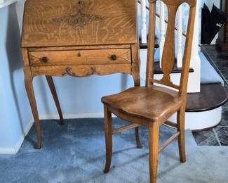 35 AntiqueQuarterSawnOakDropFrontLadiesWritingDeskChair