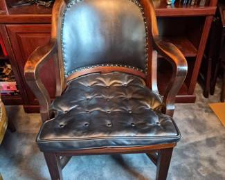 118 VintageTuftedBlackLeatherOfficeArmchairwithWoodFrame