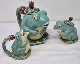 44 WhimsicalCeramicFrogTeapotCreamerLiddedSugarSet
