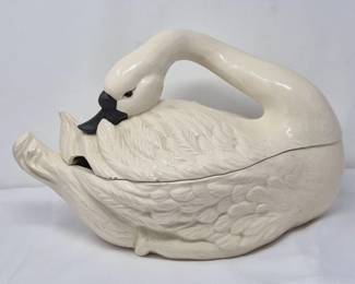 104 LargeCreamCeramicSwanTureenVintageDecorativeServeware