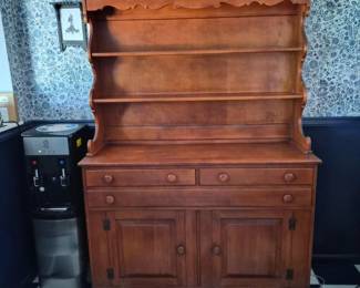 95 VintageWillettGoldenBerylMapleHutch