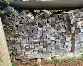Walls and walls of firewood