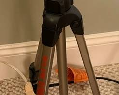 Slik U5000 tripod, supports up to 4.5 lb cameras, 3 way pan and tilt head