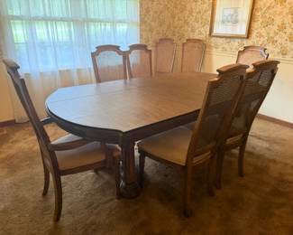 Thomasville Winston Court dining table, 2 leaves, pads, pristine condition,