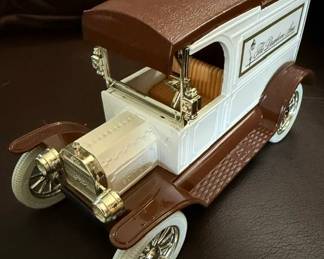 Vintage Ertl Ford 1913Model T Delivery Van die cast metal coin bank